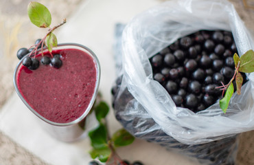 healthy smoothies with chokeberry (aronia)