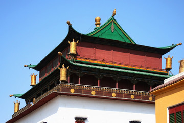 Roof of the main building in Gandantegchinlen Monastery ( Gandan ), "Great Place of Complete Joy », in Ulaanbaatar or Ulan-Bator, capital of Mongolia.