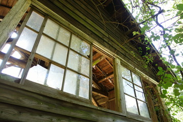 日本の岡山県久米南町の美しい廃墟 Wall Mural Wallpaper Murals 仁 藤原