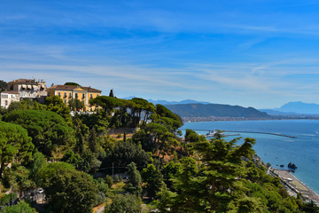 Fototapeta premium A day of vacation in a seaside town on the Amalfi coast.