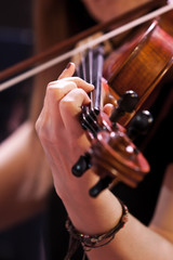 Hand girl playing the violin closeup © furtseff