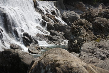 豪快な滝　長篠堰堤