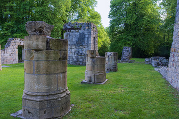 Fototapeta na wymiar Die Ruinen des im 1. Weltkrieg zerstörten Dorfen Montfaucon d´Argonne/Frankreich in den Ardennen