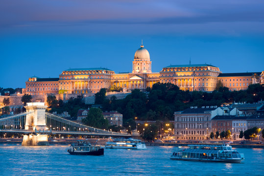 Royal Palace and Chain Bridge in Budapest at night - Powered by Adobe