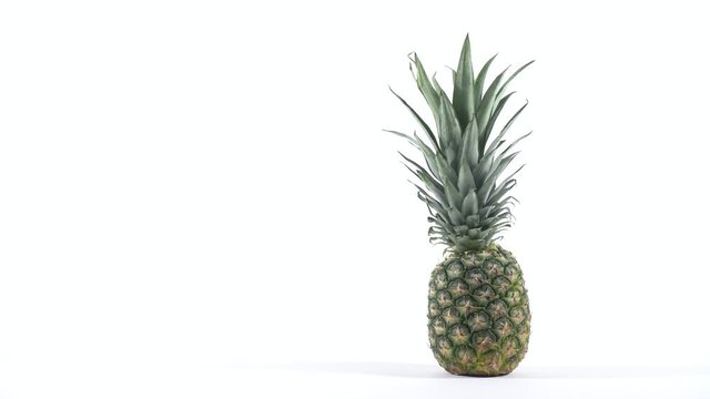 Pi&ntilde;a sobre fondo blanco