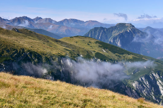 Tatry Zachodnie - szlak na Czerwone Wierchy widok na : Ornak, Rohacz, Wołowiec, Rakoń,Pachoł, Ban&oacute;wkę, Spaloną Kopę, Salatyn, Brestową i Kominiarski Wierch
