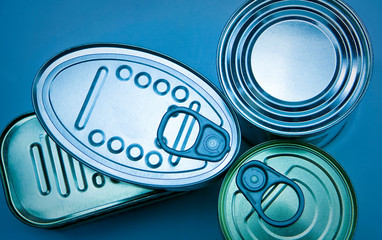Tins of different sizes and opening