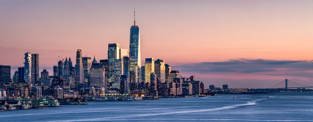 Deurstickers Meloen One World Trade Center en skyline van Manhattan in New York City, USA