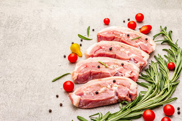 Raw pork belly with rind, peritoneum meat