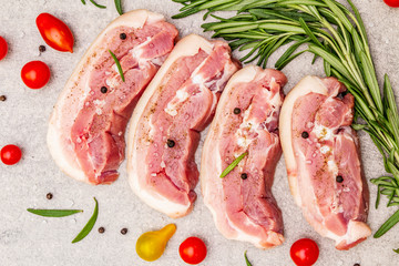 Raw pork belly with rind, peritoneum meat