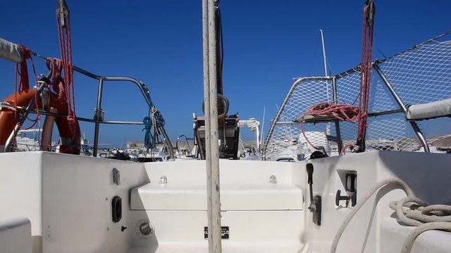 Scotta di una barca a vela, vista del pozzetto e della poppa