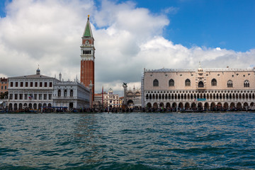 Fototapeta na wymiar View of the doge palace next to the San Marco bell tower