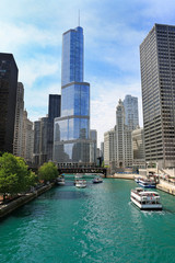 Fototapeta na wymiar The city skyline along the Chicago River, with passengers tourist boats sailing around, USA
