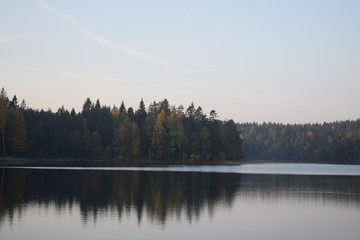 Fototapeta na wymiar Lake in autumn in Sweden