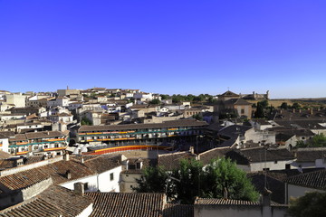 Fototapeta na wymiar perspectiva desde lo alto de pueblo blanco español
