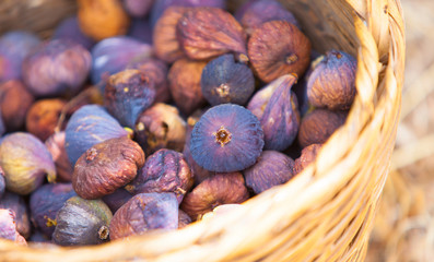 dry figs for sale in the market