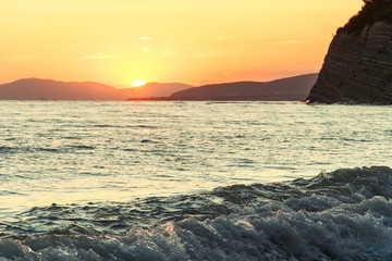Obraz na płótnie Canvas sunset over sea