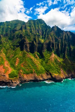 Amazing view of the Nāpali Coast State Wilderness Park in Kauai Island, Hawaii.