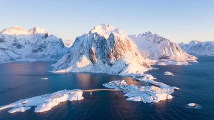 Papier Peint photo autocollant Reinefjorden  The Lofoten archipelago is an archipelago in Norway. Is a village with beautiful scenery. Shot from a high angle with a drone. top view.