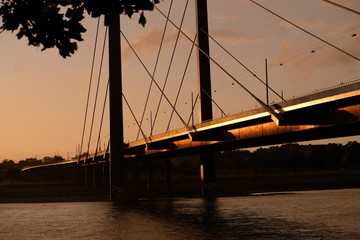 Düsseldorf Brücke im Abendrot