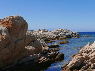 vista estiva della splendida isola de La Maddalena in Italia