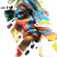 Paintographie. Doppelbelichtung eines attraktiven männlichen Modells mit geschlossenen Augen und handbedeckendem Gesicht, kombiniert mit farbenfrohen handgezeichneten Gemälden