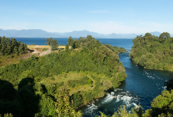 Fototapeta na wymiar Birth of the Rio Bueno, leaving Lake Ranco. In the region of Los Ríos, in Araucanía or Patagonia, Chilean Andes. South of Chile.
