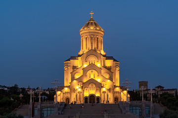Obraz premium Famous Orthodox Holy Trinitiy Sameba church illuminated with golden light.