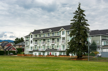 Fototapeta na wymiar New residential low-rise building with huge green lawn in front