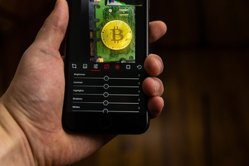 Using a smartphone app to edit a photo