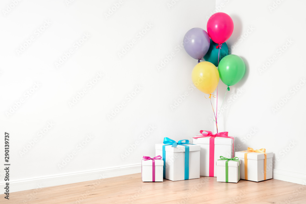 Wall mural Gift boxes and balloons for party decoration