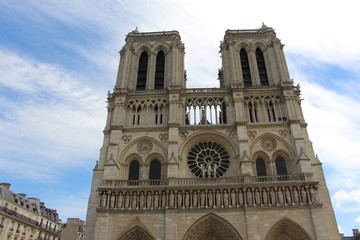 Fototapeta na wymiar Notre Dame Blue Skies