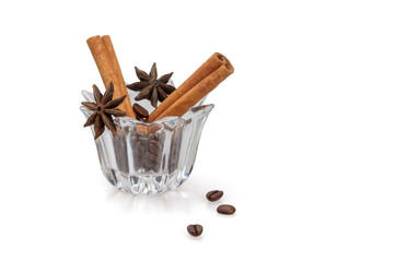 Fragrant cinnamon, star anise and coffee.