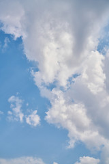 Obraz premium blue sky background with fluffy clouds.