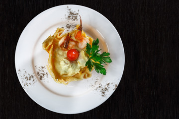 Dish of mussels, shrimp, flavored with lemon