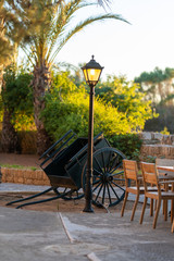 Laterne mit Holzwagen