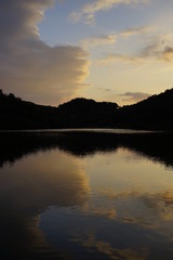 夕暮れの宝ヶ池　Twilight Takaraga pond