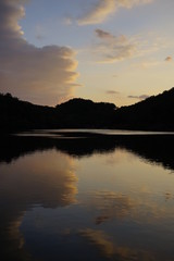 Fototapeta na wymiar 夕暮れの宝ヶ池　Twilight Takaraga pond
