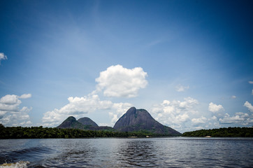 Cerros Mavicure y rio Inirida en Guainia Colombia 