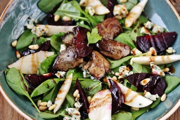 salad with fried chicken liver, beets, gorgonzola cheese, pear, cashew nuts, mini spinach.