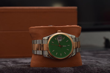  Luxury watch decorated with diamonds and jade, the body is made of 18k gold