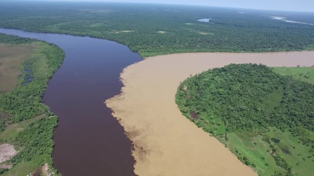 Estrella Fluvial del Oriente, rio Iniria y Guaviare encontrandose en Puerto Inirida Guainia-Colombia