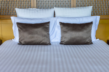 White pillows on a bed Comfortable soft pillows on the bed.