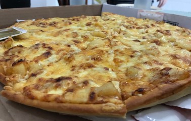 Delicious hawaiian pizza with ham and pineaple