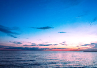 Fototapeta na wymiar Beautiful cloudscape landscape sunset from the beach.