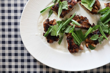 tandoori chicken , grilled chicken with yogurt traditional indian food