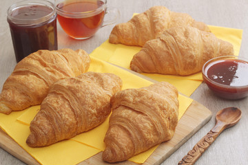 Croissants with marmalade and tea