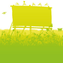 Alte ungenutzte Plakatwand im dichtem Gras