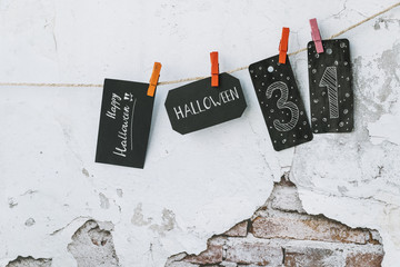 Halloween arrangement with black cards with inscriptions