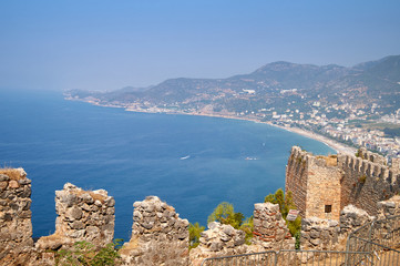 Fototapeta na wymiar View of the Mediterranean sea from the old town on the mountain in Alanya. Holidays in Turkey, sightseeing